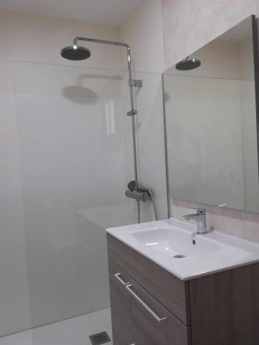 a bathroom with a sink and a mirror at Casa Cotefablo. Aloj Gorgol (Gavin, Biescas) in Biescas