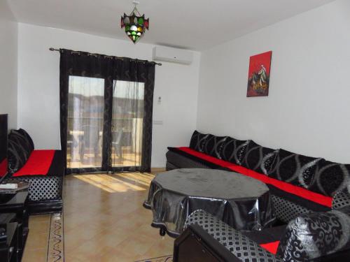 a living room with a couch and a table at Chez Younès Appartement Marina Saidia Ap8 in Saidia 