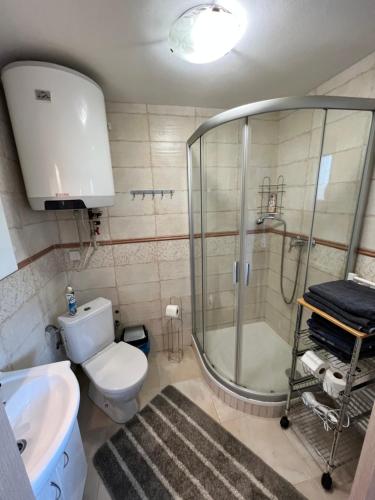 Et badeværelse på Celý dům FLORA v Českosaském Švýcarsku