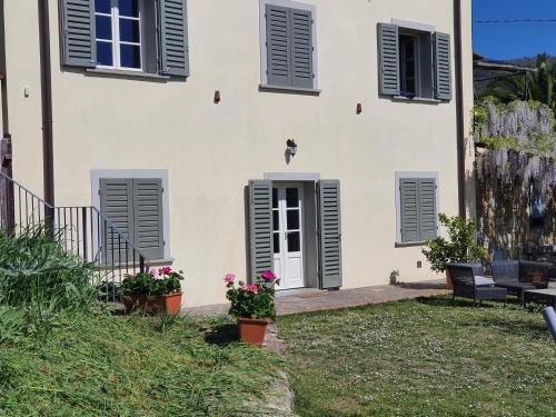 Gallery image of Bilocale con giardino alle porte di Firenze in Antella