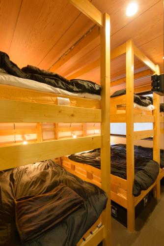a couple of bunk beds in a cabin at Guesthouse Kintoto in Kanazawa