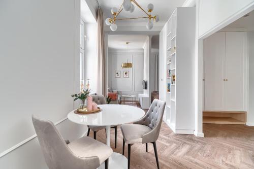 MARGI Aura LUX LARGE and VERY GLAM Studio