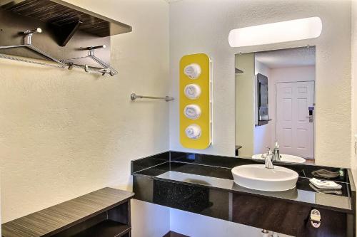 Ванная комната в Motel 6-San Jose, CA - Airport