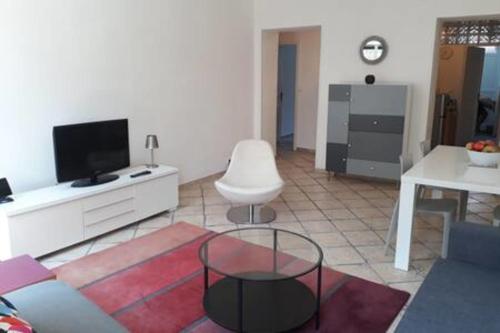 Spacious Appartment Wifi Next To The Port