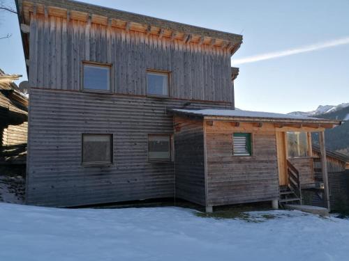 a house in the snow in the winter at Gemütliches Ferienhaus mit Holzofen und Sauna in Hohentauern
