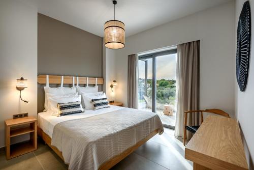 Postel nebo postele na pokoji v ubytování Soleado Villa Chania (rooftop pool)