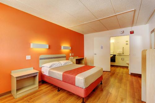 Ένα ή περισσότερα κρεβάτια σε δωμάτιο στο Motel 6-York, PA