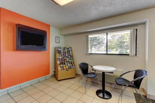 Μια τηλεόραση ή/και κέντρο ψυχαγωγίας στο Motel 6-York, PA