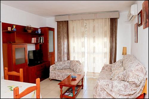 a living room with a couch and a chair at Apartamento El Carmen in Barbate