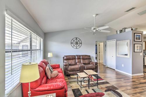Χώρος καθιστικού στο Screened Patio and Grill at Sebring Resort Community