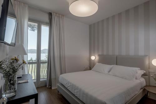 Postel nebo postele na pokoji v ubytování Isola Polvese Resort