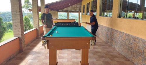 Recanto Varandas Guararemaにあるビリヤード台