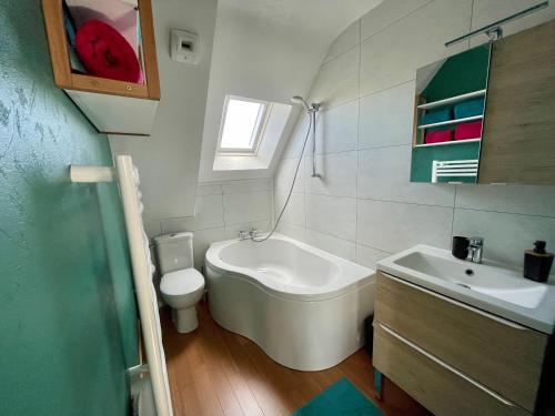 Ένα μπάνιο στο Bel appartement dans le centre ville de Carnac