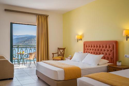 Ліжко або ліжка в номері Kefalonia Bay Palace