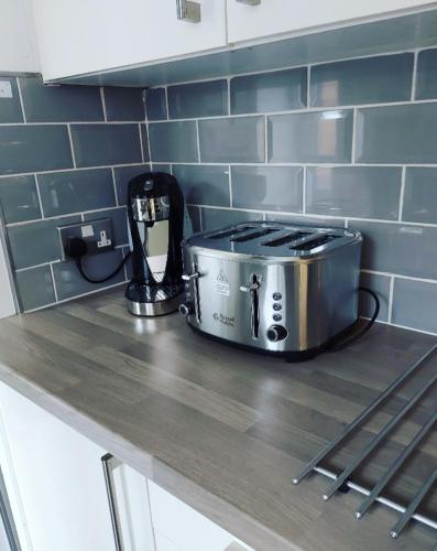 a slow cooker on a counter in a kitchen at The Stone House II in Nottingham