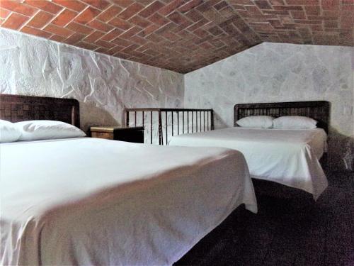 Giường trong phòng chung tại Hotel Casa de Lirio Diamante