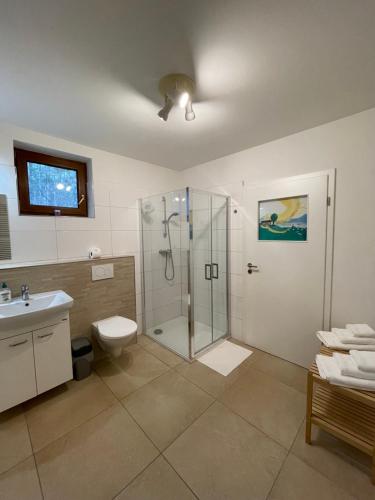 Koupelna v ubytování Kersko Apartments