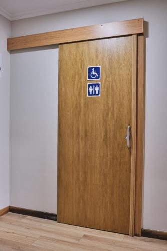 a wooden door with a sign on it at Pensión A Solaina in O Pedrouzo