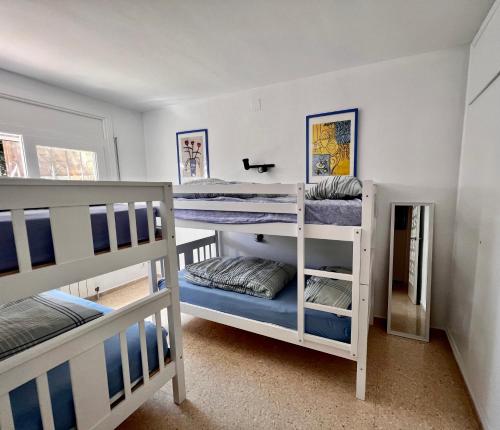 מיטה או מיטות קומותיים בחדר ב-Casa Mamma Mia