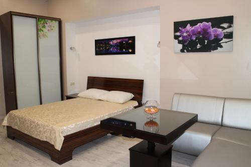 Ένα ή περισσότερα κρεβάτια σε δωμάτιο στο Elite Odessa Apartments