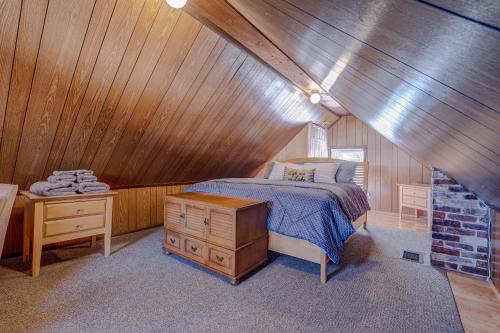 Ein Bett oder Betten in einem Zimmer der Unterkunft The Cove