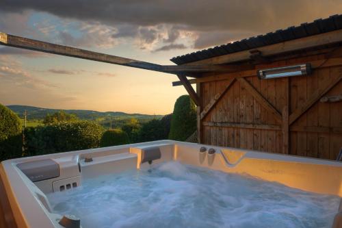 a jacuzzi tub on top of a roof at Penzion U Černého kohoutka in Zdíkov