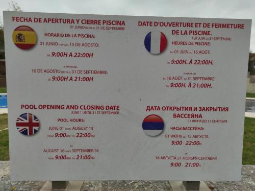 a sign for the tirayan emergency centre pizza at Paradise Village Port Aventuras in Salou