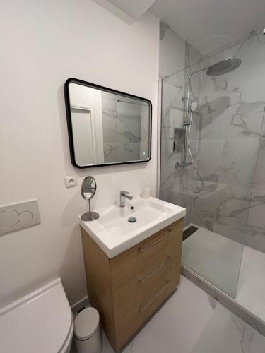 Relais Cocorico 2 Bedrooms with AC, 2 bathrooms, 8 min Eiffel Tower