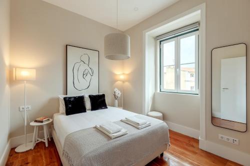 Sunny House - Bright 2 bedroom apartment w/ office