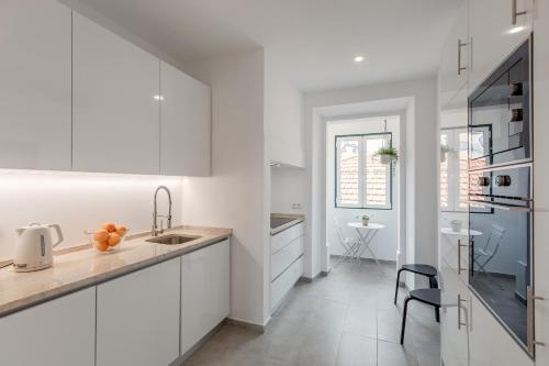 Sunny House - Bright 2 bedroom apartment w/ office