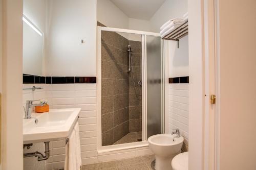 Roma In Una Stanza Guesthouseにあるバスルーム