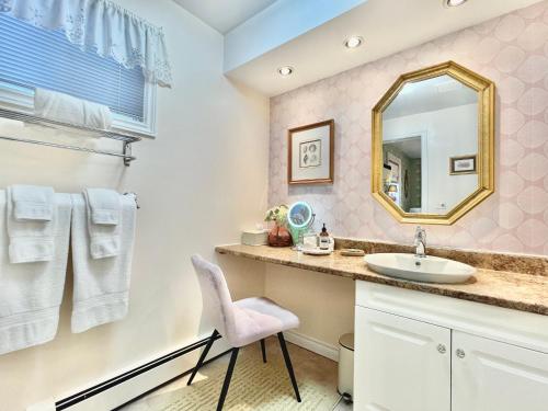 Gambar di galeri bagi Charlotte's Rose Inn di Charlottetown