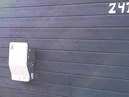 uma porta na parede com um telefone em 16 person holiday home in R m em Rømø Kirkeby