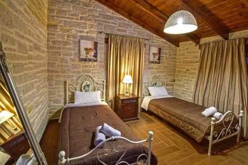 Tempat tidur dalam kamar di Villa Ahlades