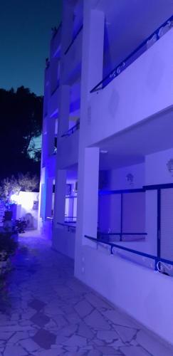 Gallery image of blue & white askeli studios in Poros