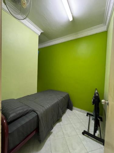 Кровать или кровати в номере Perdana Homestay Skudai