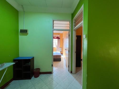 Кровать или кровати в номере Perdana Homestay Skudai
