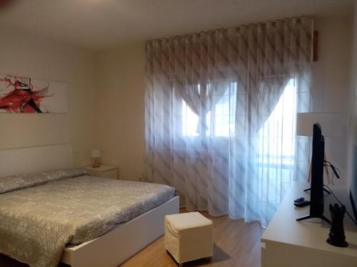 a bedroom with a bed and a window at Casa Vacanza Giardino in Guardiabruna