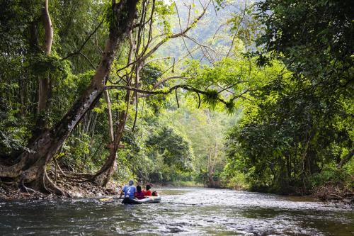 a group of people in a boat on a river at Malulee KhaoSok Resort in Khao Sok