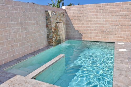 The swimming pool at or close to Bungalow La Roa I