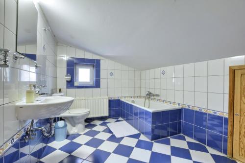 Bathroom sa Rezydencja Karnat I i II