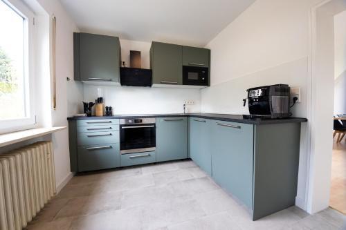 a kitchen with blue appliances and a window at Großzügiges Ferienhaus in ruhiger Lage in Würzburg