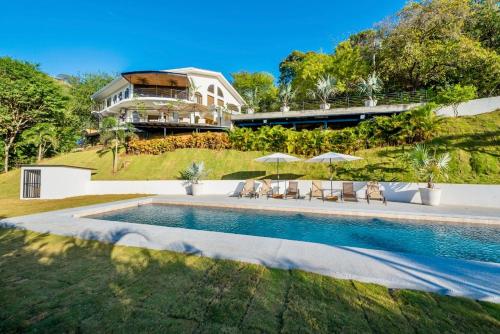 Casa Vista Prieta Ultra-Luxurious with Pool Gym and More