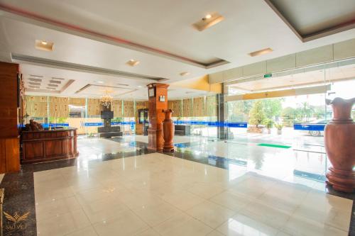 Бассейн в Sao Việt Hotel Vinh или поблизости