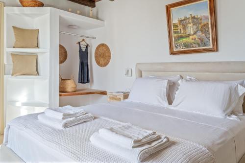 Gallery image of Ursa Major Suites in Tinos Town