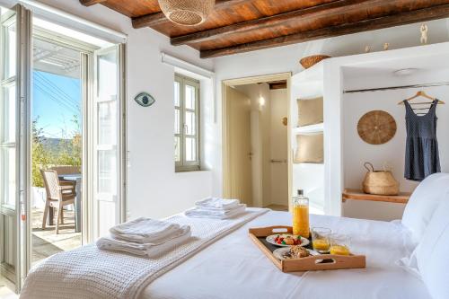 Gallery image of Ursa Major Suites in Tinos Town