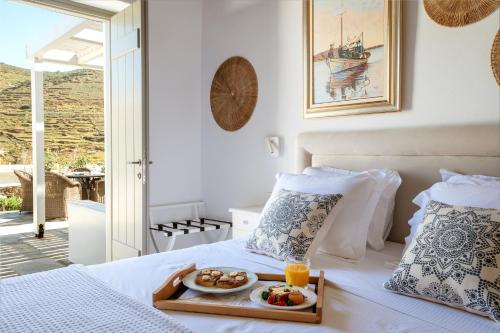 Gallery image of Ursa Major Suites in Tinos Town