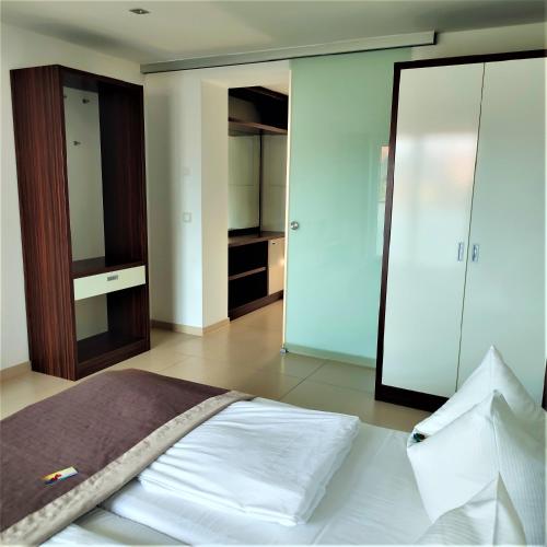 Кровать или кровати в номере Strandhotel Dranske