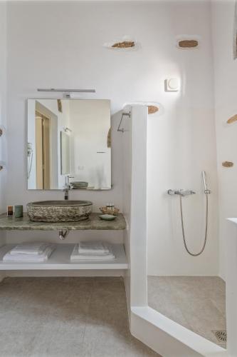 Gallery image of Ursa Major Suites in Tinos Town