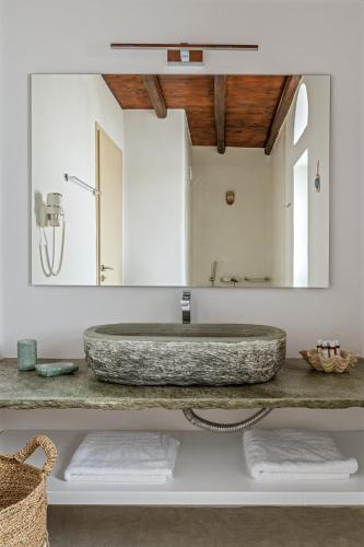 Gallery image of Ursa Major Suites in Tinos Town